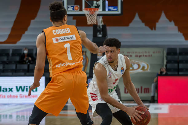 目前效力于 目前效力于