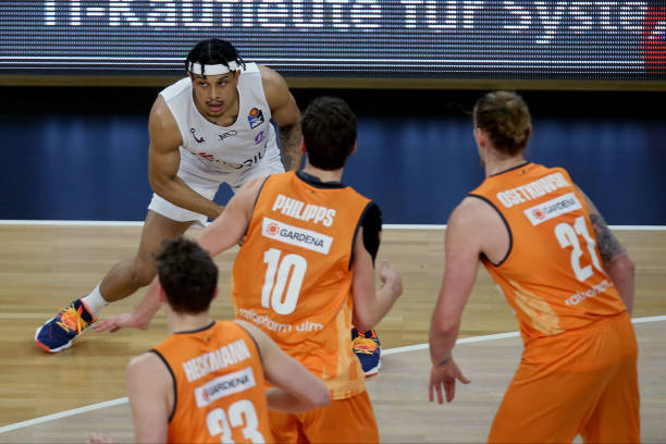 于联赛平均 于联赛平均